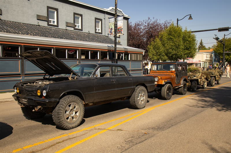 A line of truly epic off-road capable vehicles together