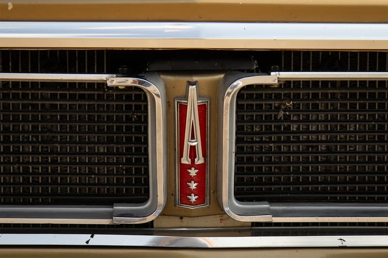 Close up of the front Acadian emblem upon the Canso split grille