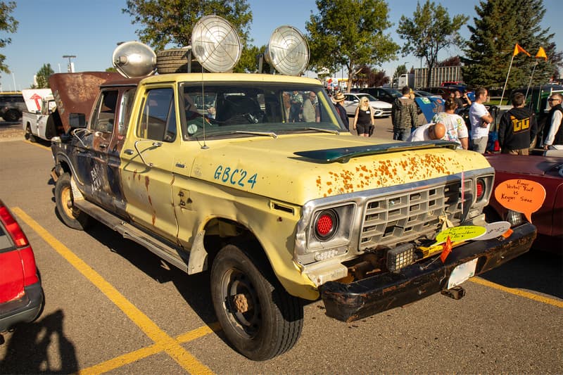 A pair of dentside Ford truck cabs and front clips were crudely grafted together to create the "Bass Ackwards" team