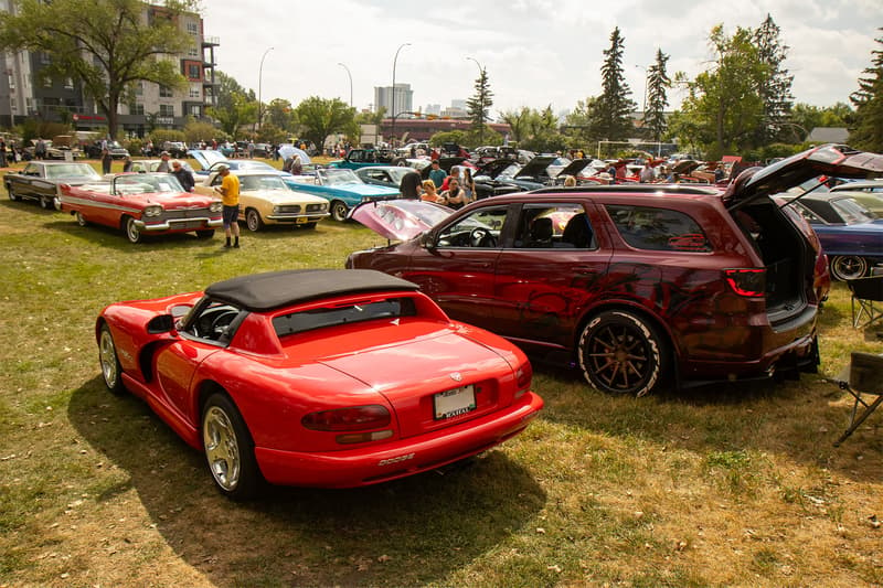 A Dodge Viper and Durango sitting together at Northern Mopars Show & Shine