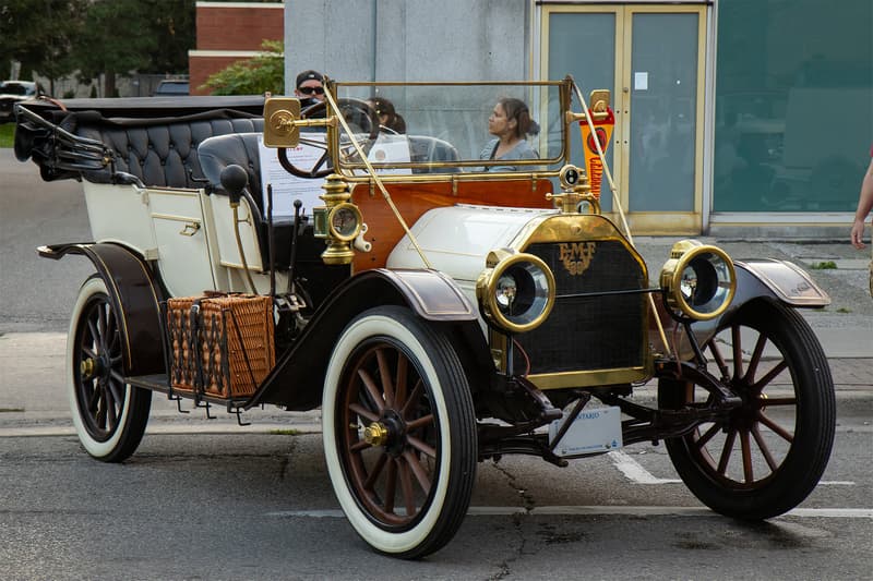 Front of the 1911 E-M-F 5 Passenger Standard Touring