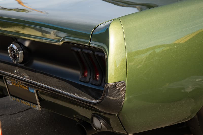 The carbon fibre rear bumper and blacked out chrome details helped to add to the restomod aesthetic