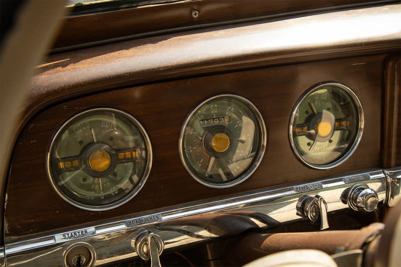 The gauge cluster of Alice is a work of art
