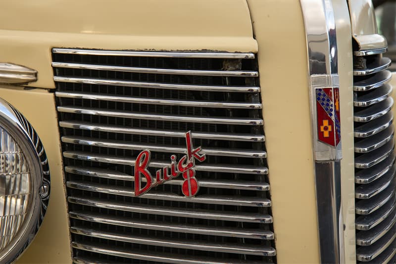 The Buick 8 logo, telling onlookers its got an Inline-8