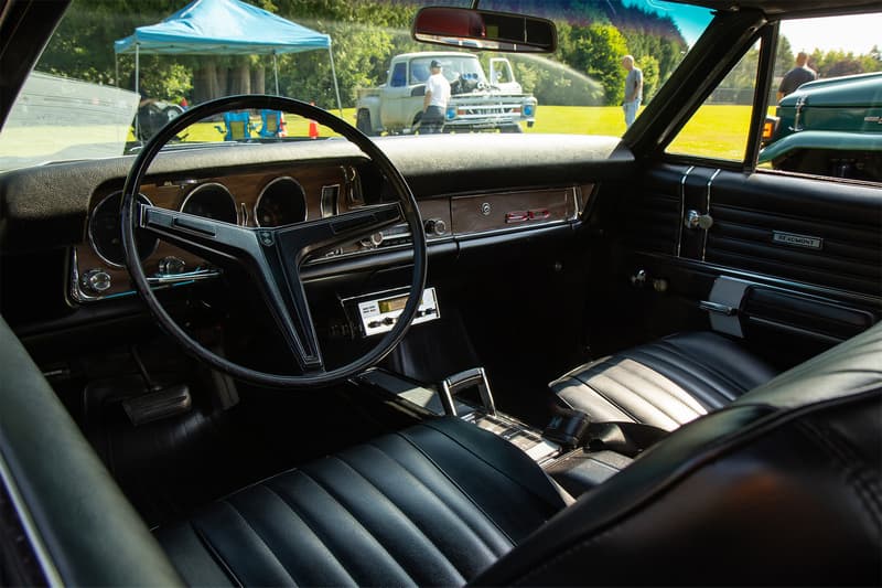 Inside of a 1968 Beaumont SD-396, with the SD logo standing out on the dash and the Beaumont emblem inside the steering wheel design.
